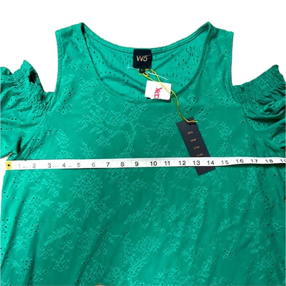 NWT W5 Beautiful Emerald Green Cold Shoulder short sleeve blouse. - Picture 7 of 12